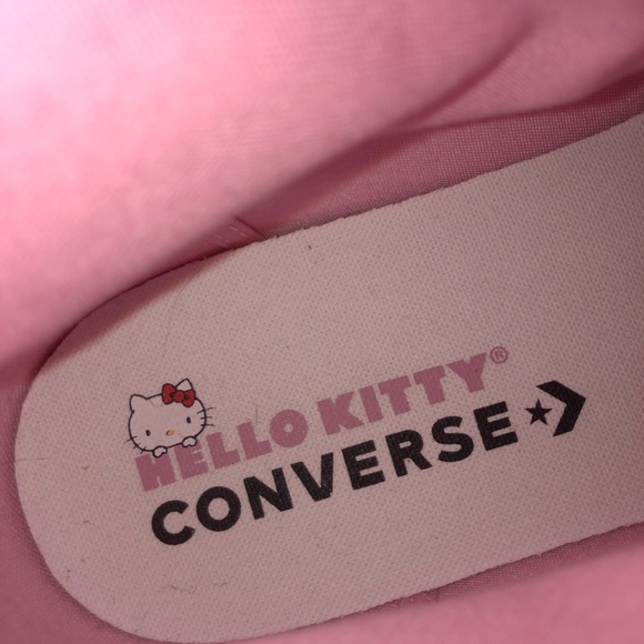Size 9 Hello kitty converse limited edition vnds - Picture 2 of 5